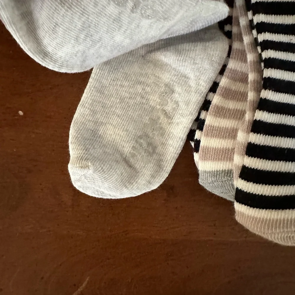 🌵3/$15 Girl’s 6 pack gripper panda koala crew socks 6-12 months